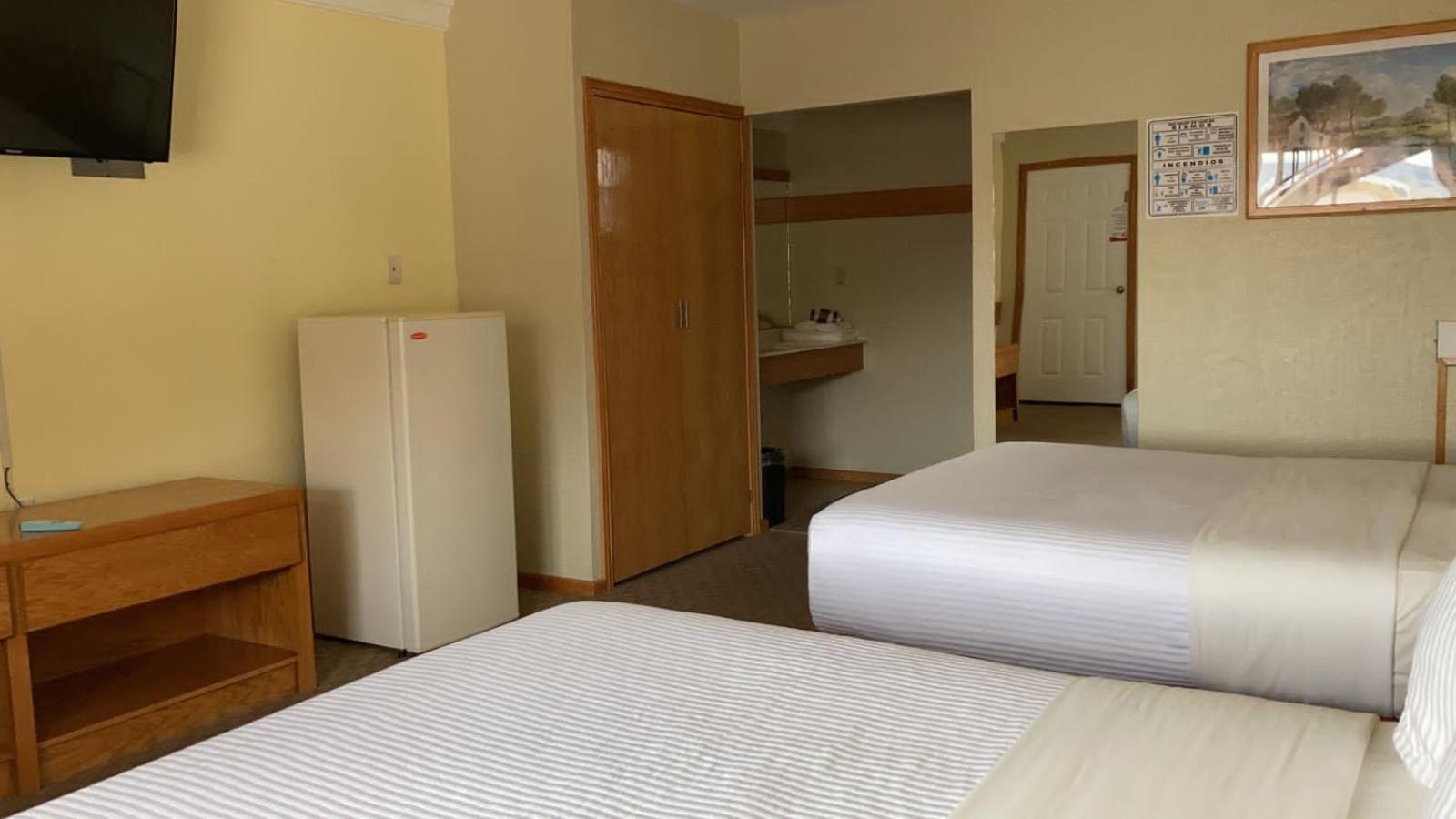 La Huerta Inn & Suites Cuauhtémoc Szoba fotó